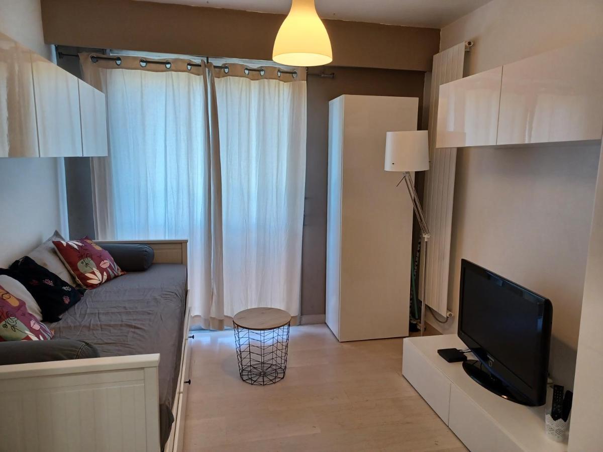 Studio A Nice Avec Piscine Bagian luar foto